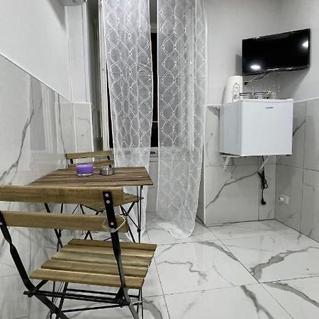 B&B Emily Νάπολη Εξωτερικό φωτογραφία