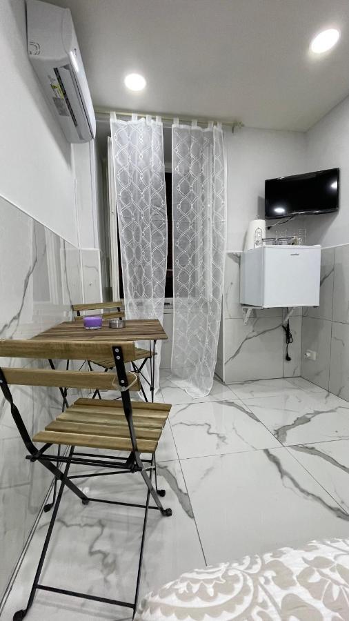 B&B Emily Νάπολη Εξωτερικό φωτογραφία