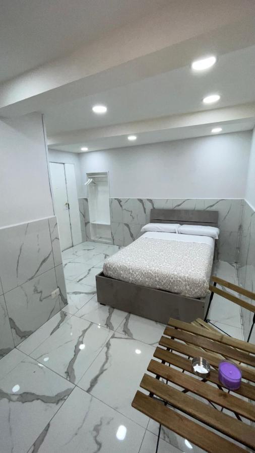 B&B Emily Νάπολη Εξωτερικό φωτογραφία